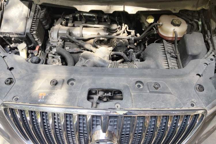 Used Buick GL8 2015 2.4L Luxury Business Premium Edition Engine Bay