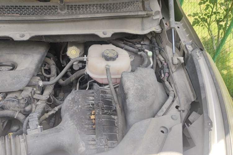 Used Buick GL8 2015 2.4L Luxury Business Premium Edition Engine Bay Left