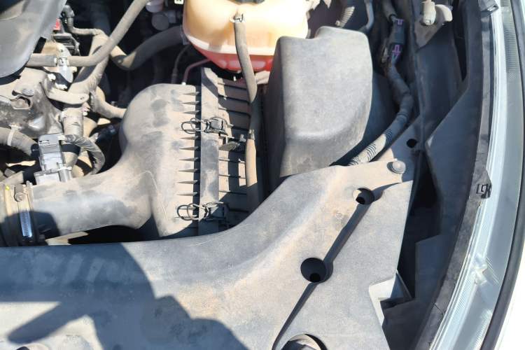 Used Buick GL8 2015 2.4L Luxury Business Premium Edition Engine Bay Left