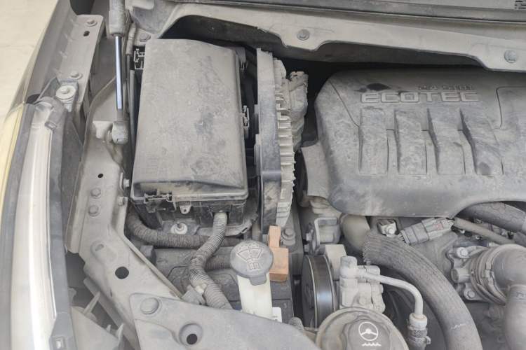 Used Buick GL8 2015 2.4L Luxury Business Premium Edition Engine Bay Right