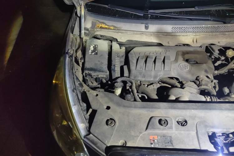 Used Buick GL8 2015 2.4L Luxury Business Premium Edition Engine Bay Right