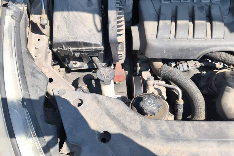 Used Buick GL8 2015 2.4L Luxury Business Premium Edition Engine Bay Right