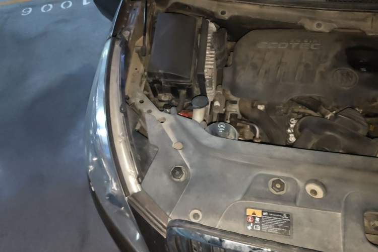 Used Buick GL8 2015 2.4L Luxury Business Premium Edition Engine Bay Right