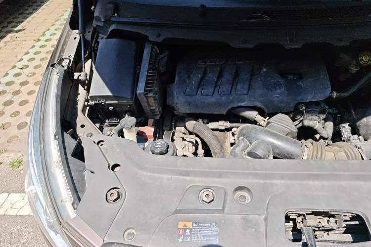 Used Buick GL8 2015 2.4L Luxury Business Premium Edition Engine Bay Right