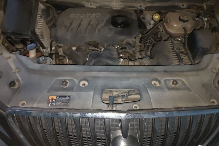 Used Buick GL8 2015 2.4L Luxury Business Premium Edition Engine Bay