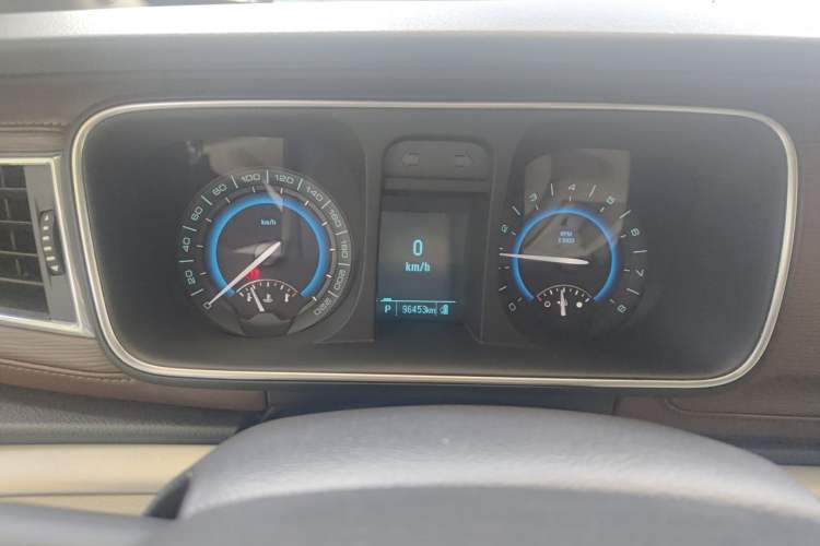 Used Buick GL8 2015 2.4L Luxury Business Premium Edition Instrument Cluster