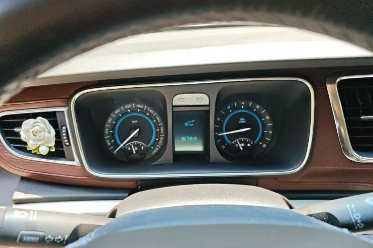 Used Buick GL8 2015 2.4L Luxury Business Premium Edition Instrument Cluster