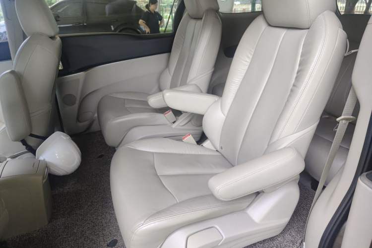 Used Buick GL8 2015 2.4L Luxury Business Premium Edition Left Rear Seat