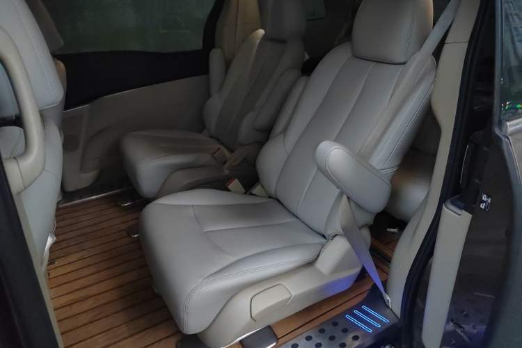 Used Buick GL8 2015 2.4L Luxury Business Premium Edition Left Rear Seat