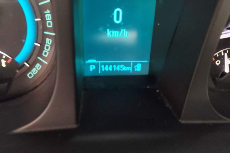 Used Buick GL8 2015 2.4L Luxury Business Premium Edition Odometer Close Up