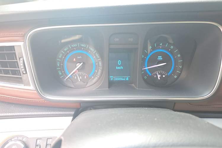 Used Buick GL8  Odometer Close Up