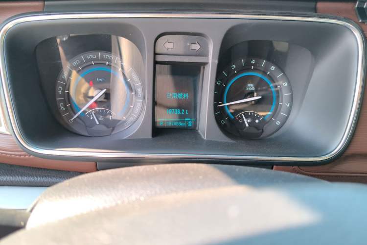 Used Buick GL8 2015 2.4L Luxury Business Premium Edition Odometer Close Up