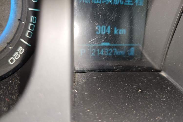 Used Buick GL8 2015 2.4L Luxury Business Premium Edition Odometer Close Up