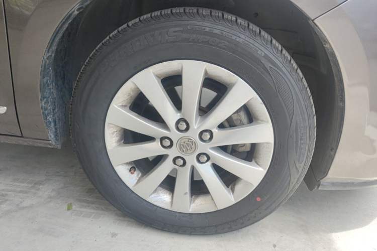 Used Buick GL8 2015 2.4L Luxury Business Premium Edition Right Front Wheel Hub