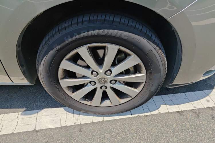 Used Buick GL8 2015 2.4L Luxury Business Premium Edition Right Front Wheel Hub