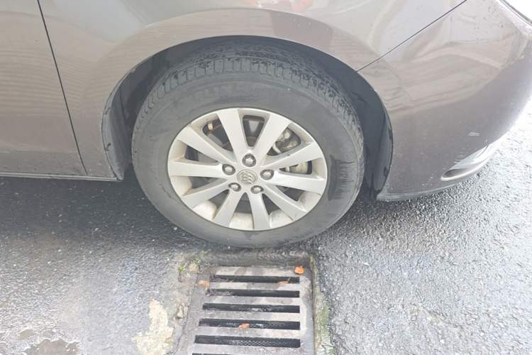 Used Buick GL8  Right Front Wheel Hub