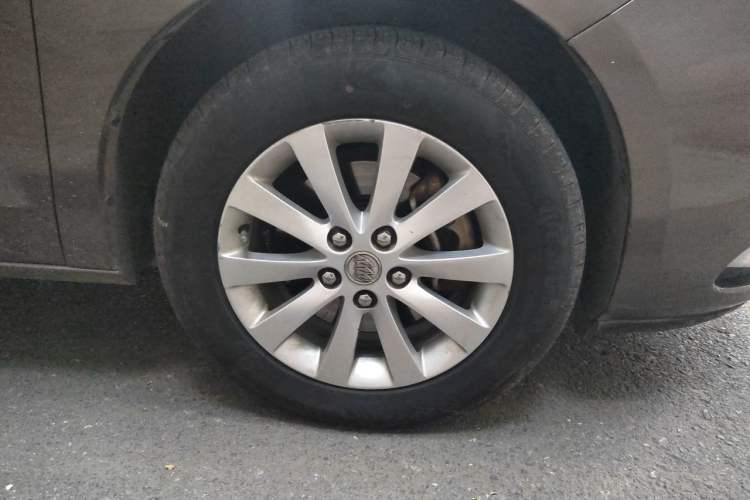 Used Buick GL8 2015 2.4L Luxury Business Premium Edition Right Front Wheel Hub