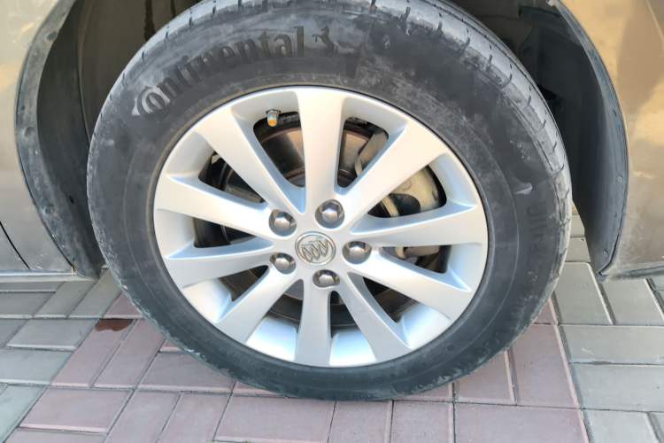 Used Buick GL8 2015 2.4L Luxury Business Premium Edition Right Front Wheel Hub