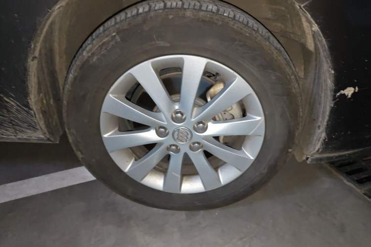 Used Buick GL8 2015 2.4L Luxury Business Premium Edition Right Front Wheel Hub