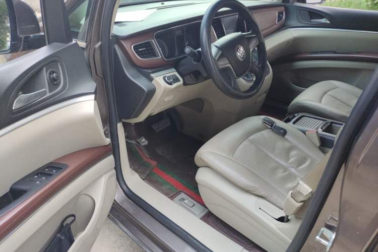 Used Buick GL8 2015 2.4L Luxury Business Premium Edition Driver Seat