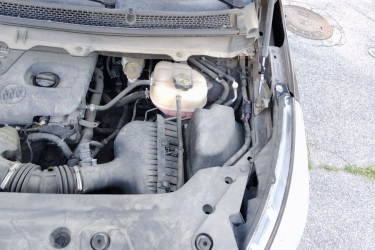 Used Buick GL8 2015 2.4L Luxury Business Premium Edition Engine Bay Left