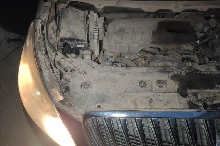 Used Buick GL8 2015 2.4L Luxury Business Premium Edition Engine Bay Right