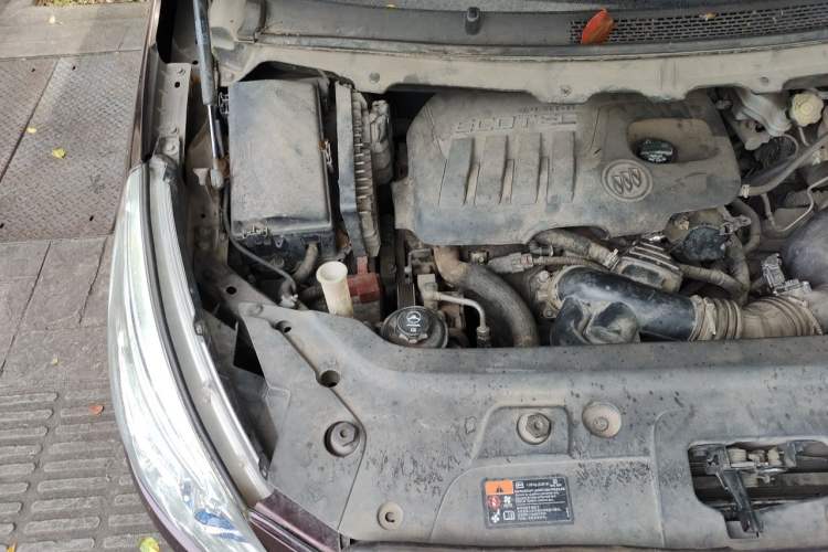 Used Buick GL8 2015 2.4L Luxury Business Premium Edition Engine Bay Right