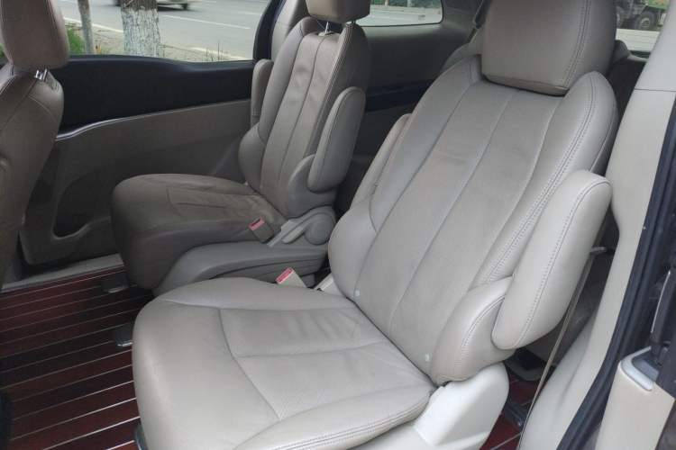 Used Buick GL8 2015 2.4L Luxury Business Premium Edition Left Rear Seat