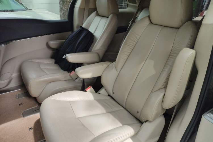 Used Buick GL8 2015 2.4L Luxury Business Premium Edition Left Rear Seat