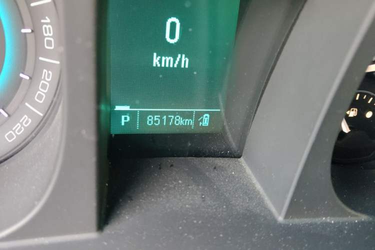 Used Buick GL8 2015 2.4L Luxury Business Premium Edition Odometer Close Up