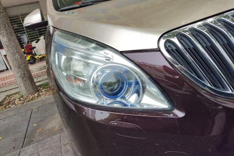 Used Buick GL8 2015 2.4L Luxury Business Premium Edition Right Front Headlight