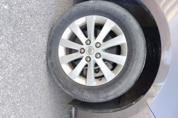 Used Buick GL8 2015 2.4L Luxury Business Premium Edition Right Front Wheel Hub