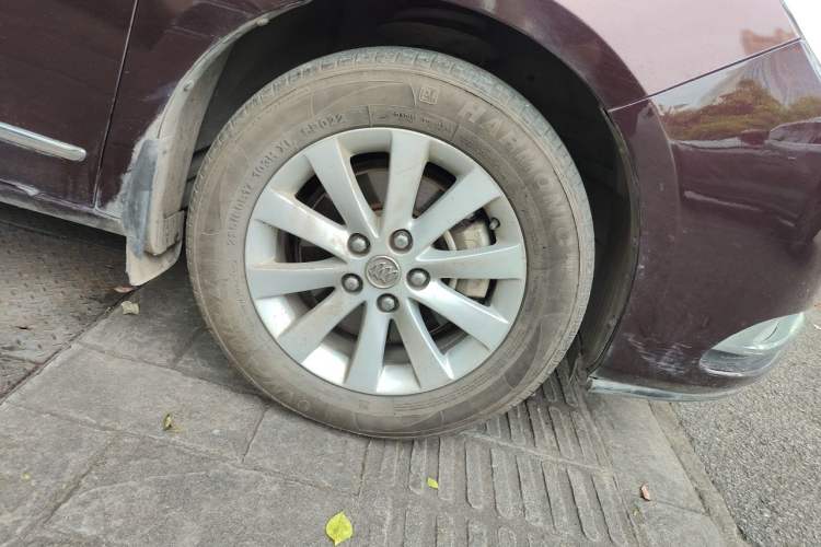 Used Buick GL8 2015 2.4L Luxury Business Premium Edition Right Front Wheel Hub