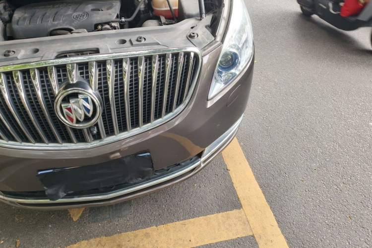 Used Buick GL8 2015 2.4L Luxury Business Premium Edition Engine Bay Left