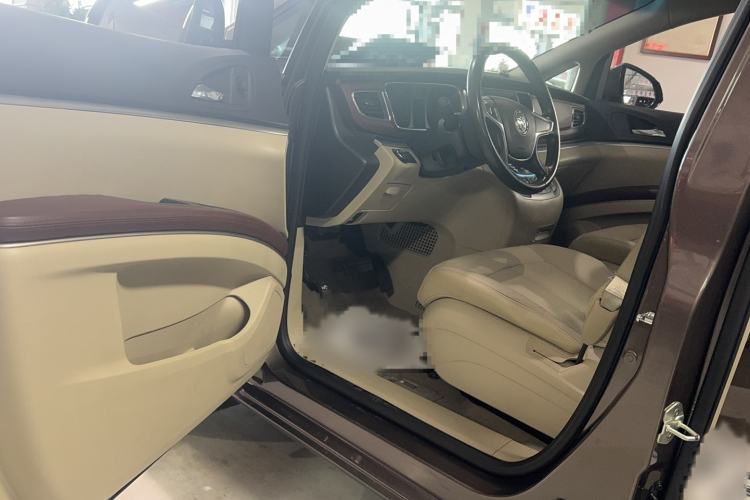 Used Buick GL8 2015 2.4L Luxury Business Premium Edition Interior 2