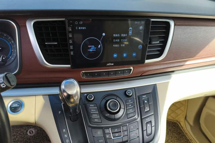 Used Buick GL8 2015 2.4L Luxury Business Premium Edition Audio And AC Panel