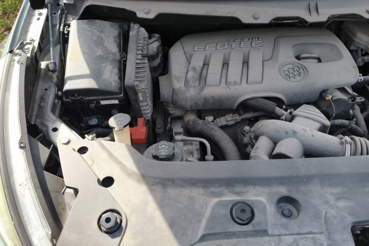 Used Buick GL8 2015 2.4L Luxury Business Premium Edition Engine Bay Right