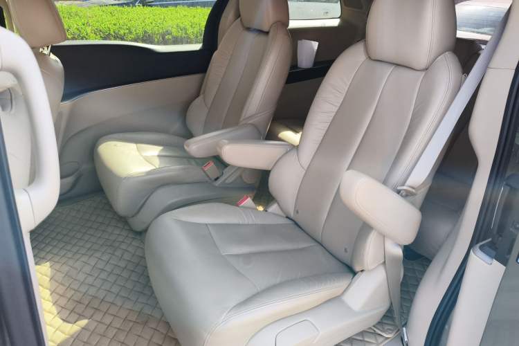 Used Buick GL8 2015 2.4L Luxury Business Premium Edition Left Rear Seat
