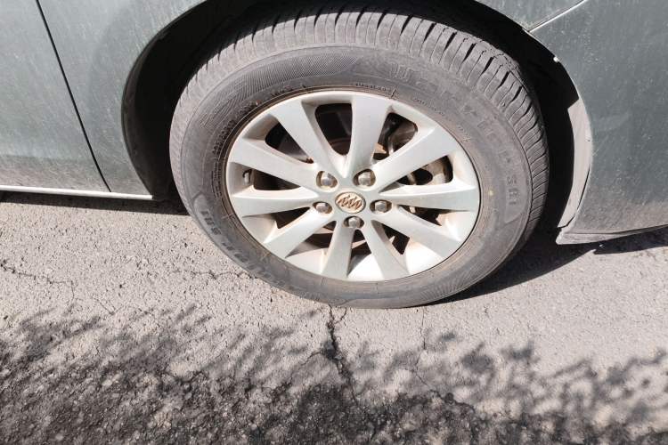 Used Buick GL8 2015 2.4L Luxury Business Premium Edition Right Front Wheel Hub