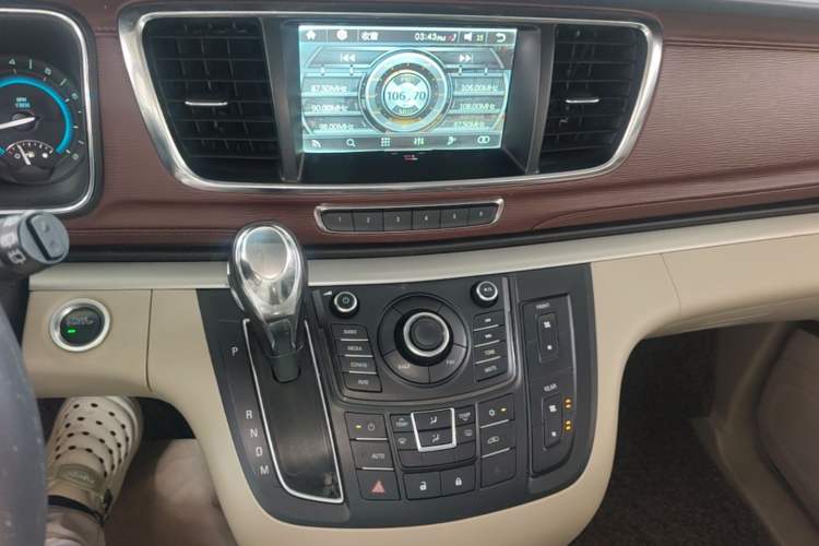 Used Buick GL8 2015 2.4L Luxury Business Premium Edition Audio And AC Panel