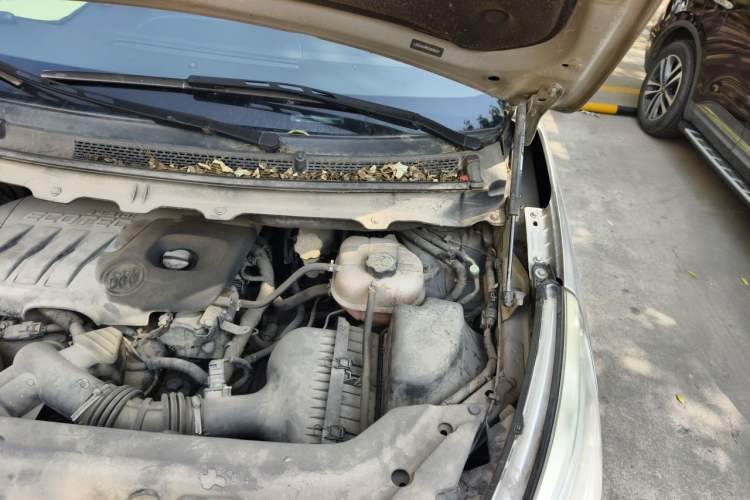 Used Buick GL8 2015 2.4L Luxury Business Premium Edition Engine Bay Left