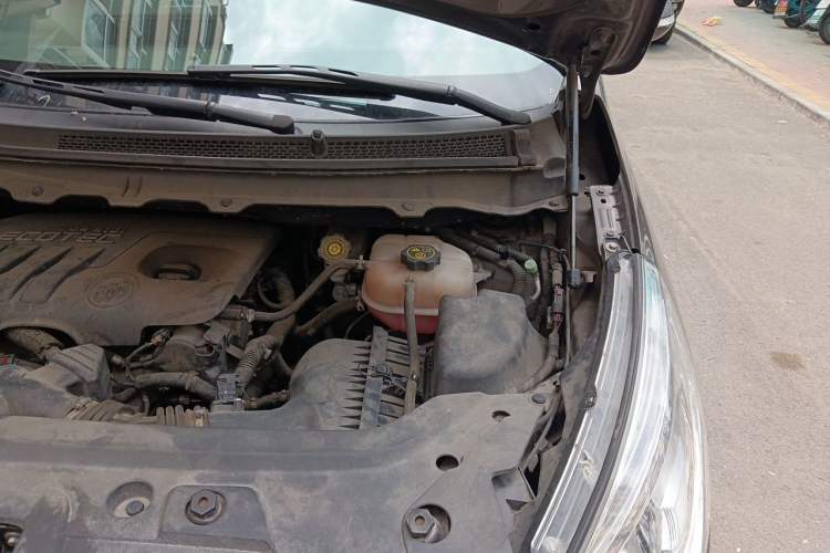 Used Buick GL8 2015 2.4L Luxury Business Premium Edition Engine Bay Left