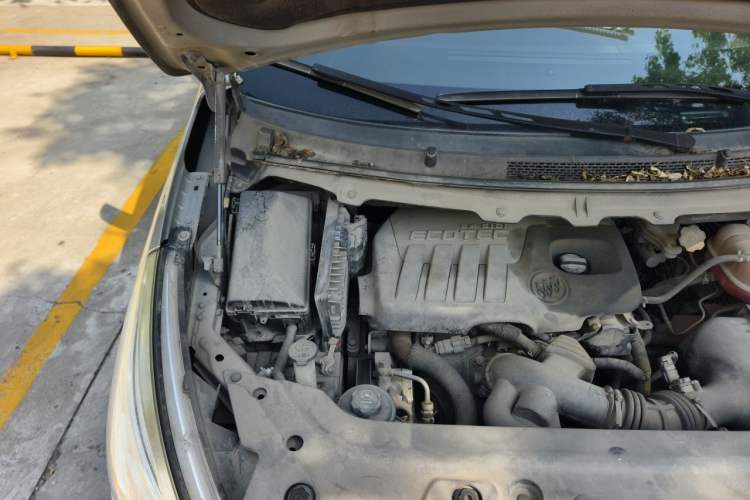 Used Buick GL8 2015 2.4L Luxury Business Premium Edition Engine Bay Right