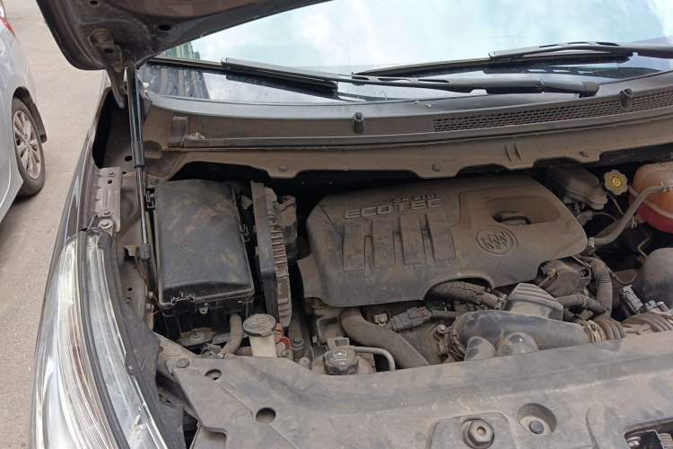 Used Buick GL8 2015 2.4L Luxury Business Premium Edition Engine Bay Right