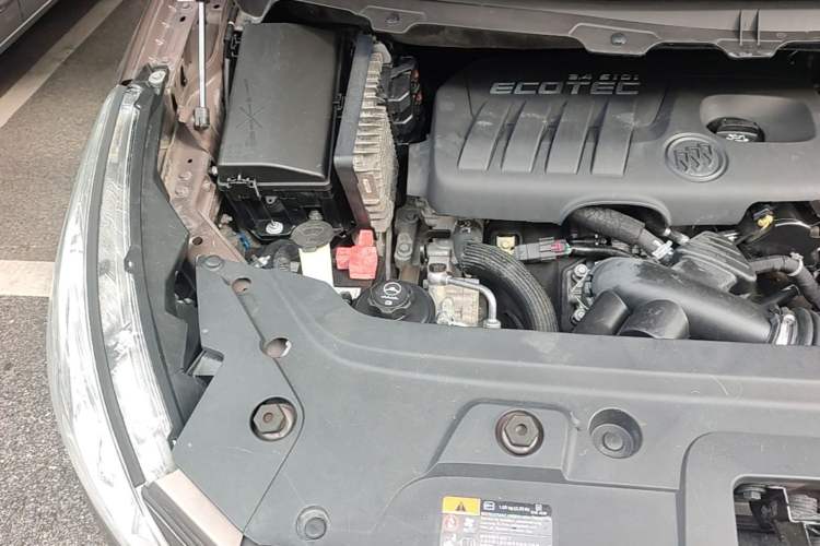 Used Buick GL8 2015 2.4L Luxury Business Premium Edition Engine Bay Right