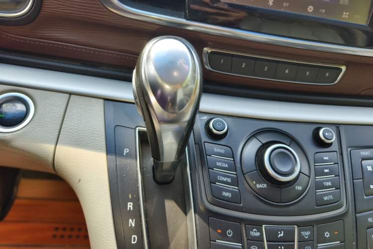 Used Buick GL8 2015 2.4L Luxury Business Premium Edition Gear Lever