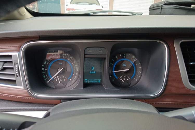 Used Buick GL8 2015 2.4L Luxury Business Premium Edition Instrument Cluster