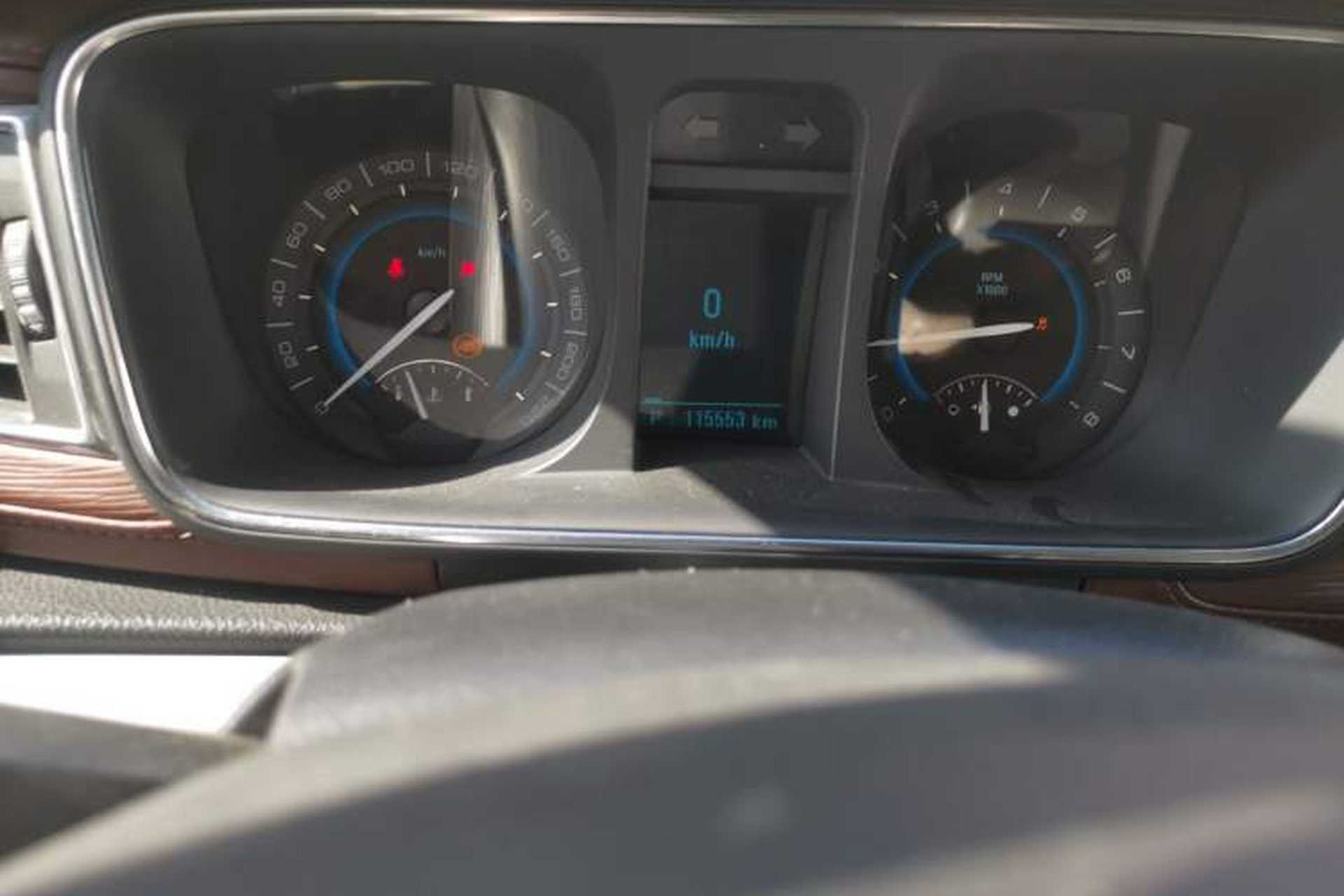 Used Buick GL8 2015 2.4L Luxury Business Premium Edition Odometer Close Up