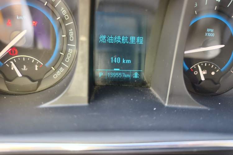 Used Buick GL8 2015 2.4L Luxury Business Premium Edition Odometer Close Up