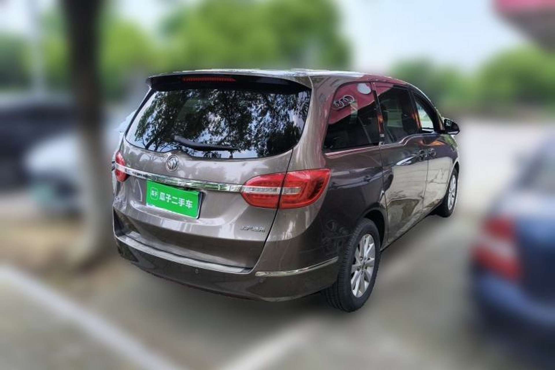 Used Buick GL8 2015 2.4L Luxury Business Premium Edition Rear Right 45 Deg